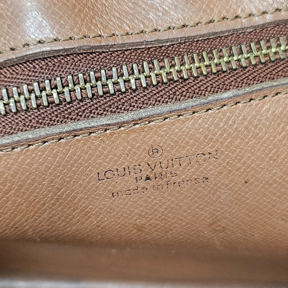 Louis Vuitton Wristlet (Classic Monogram) - Picture 4 of 16